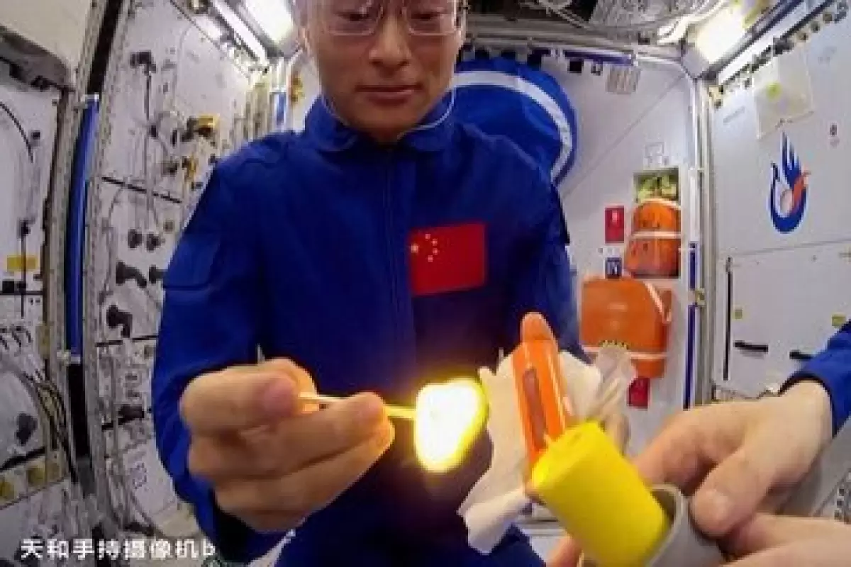 ( عکس) آتش‌بازی شگفت‌انگیز فضانوردان چینی در ایستگاه فضایی
