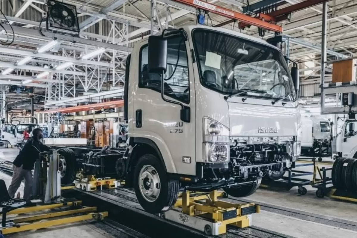 (ویدئو) کامیون های مشهور ایسوزو «ISUZU» چگونه در کارخانه تولید می شوند؟