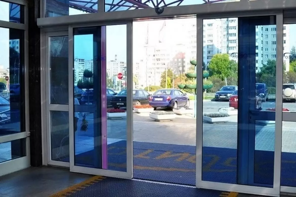 (ویدیو) ابتکار مغازه دار برای باز و بسته شدن درب ورودی مغازه اش