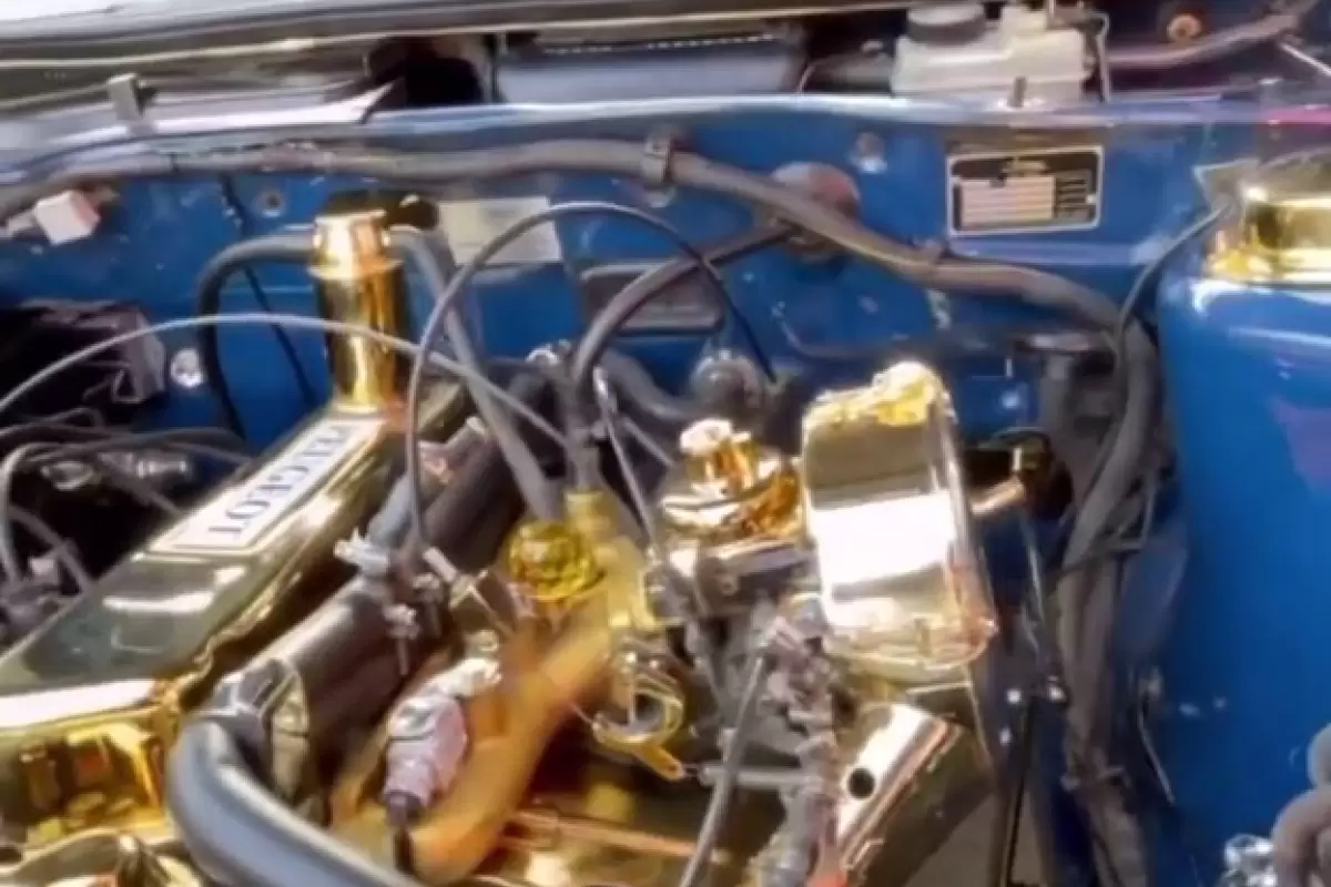 ببینید | حرکت باورنکردنی یک ایرانی خوش‌ذوق؛ ساخت موتور پژو با طلا و الماس‌های گران‌قیمت!