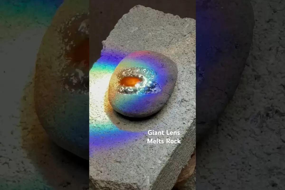 (ویدئو) ببینید این ذره بین غول پیکر چگونه یک سنگ را ذوب می کند!