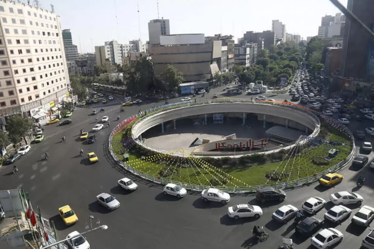 خط و نشان کشیدن برای بانک‌ها در دیوارنگاره جدید میدان ولیعصر + تصویر