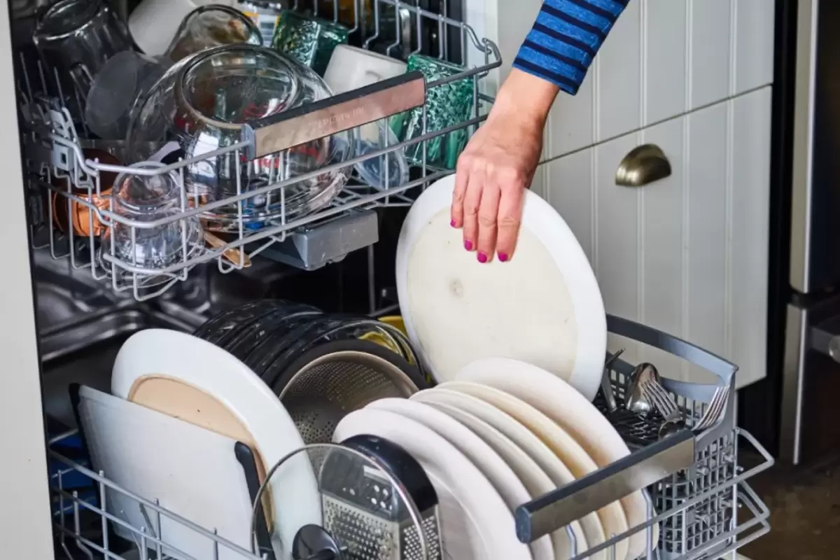 (ویدیو) نمای داخلی ماشین‌ ظرفشویی هنگام ظرف‌ شستن
