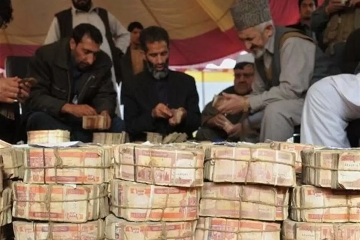بلومبرگ: طالبان جهان اقتصاد را انگشت به دهان کرد