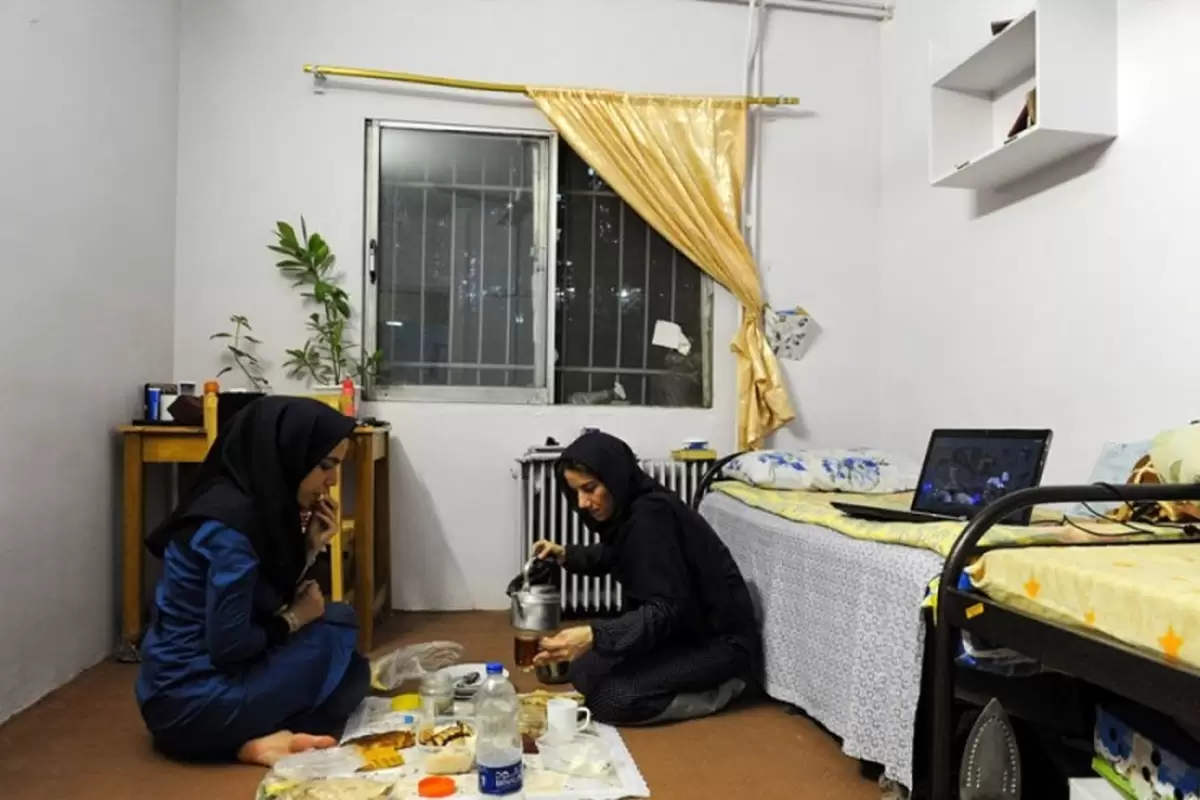 فیلم شوکه‌کننده از یک خوابگاه دخترانه در تهران!/ ویدئو