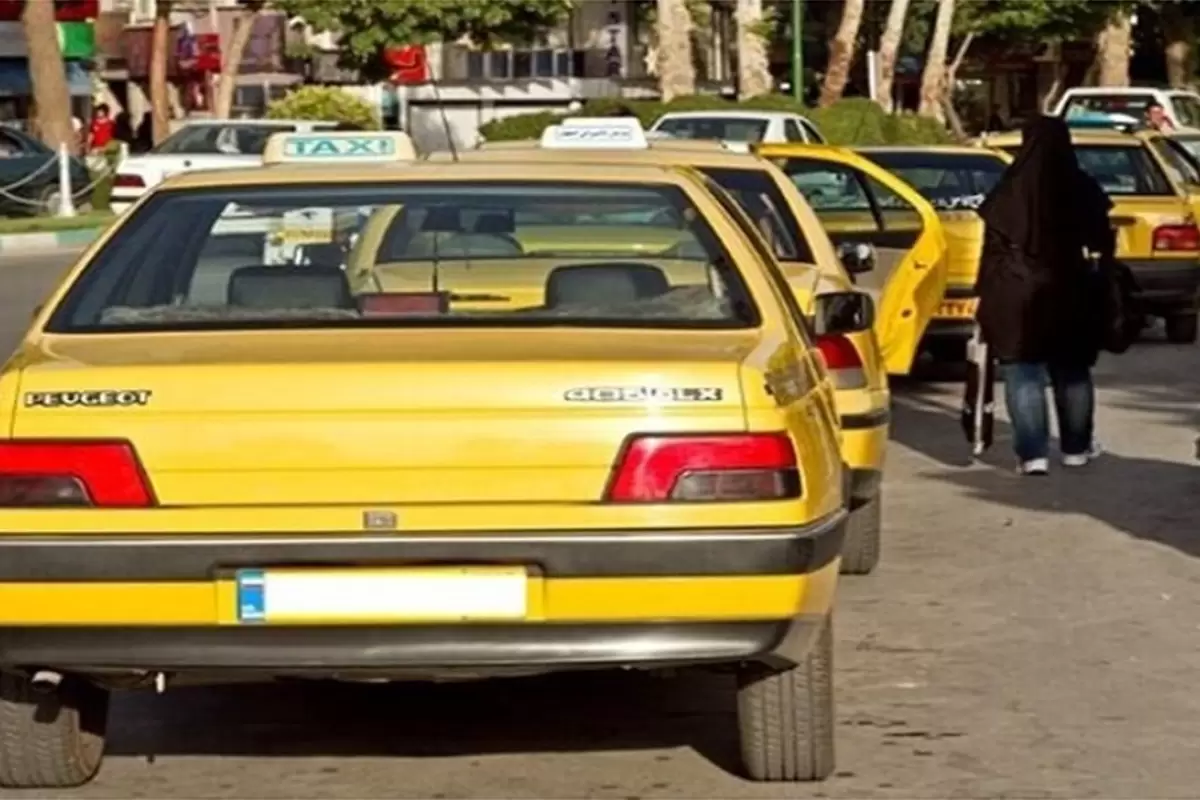 (عکس) حرکت متفاوت یک راننده تاکسی که دل مردم را برد