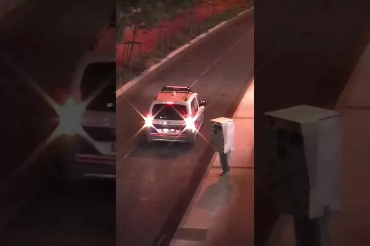 (ویدئو) این مرد ماجراجو پلیس راهنمایی و رانندگی را جریمه کرد