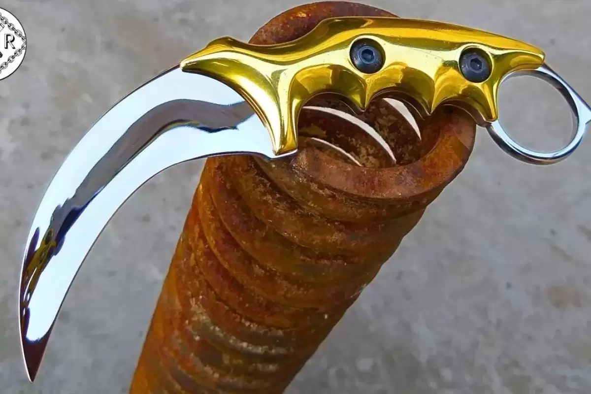 (ویدئو) ببینید این آهنگر اوکراینی چگونه فنر زنگ زده ماشین را به چاقویی شگفت انگیز تبدیل می‌کند