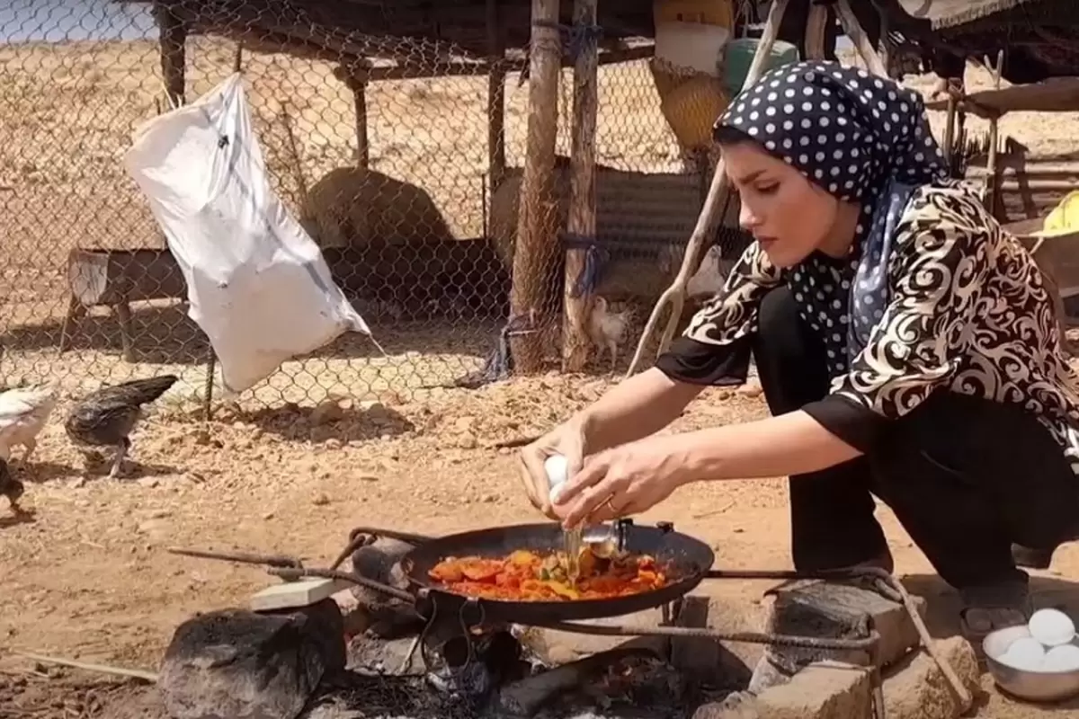 (ویدئو) پخت دیدنی املت زغالی متفاوت توسط کدبانوی عشایر کردستانی