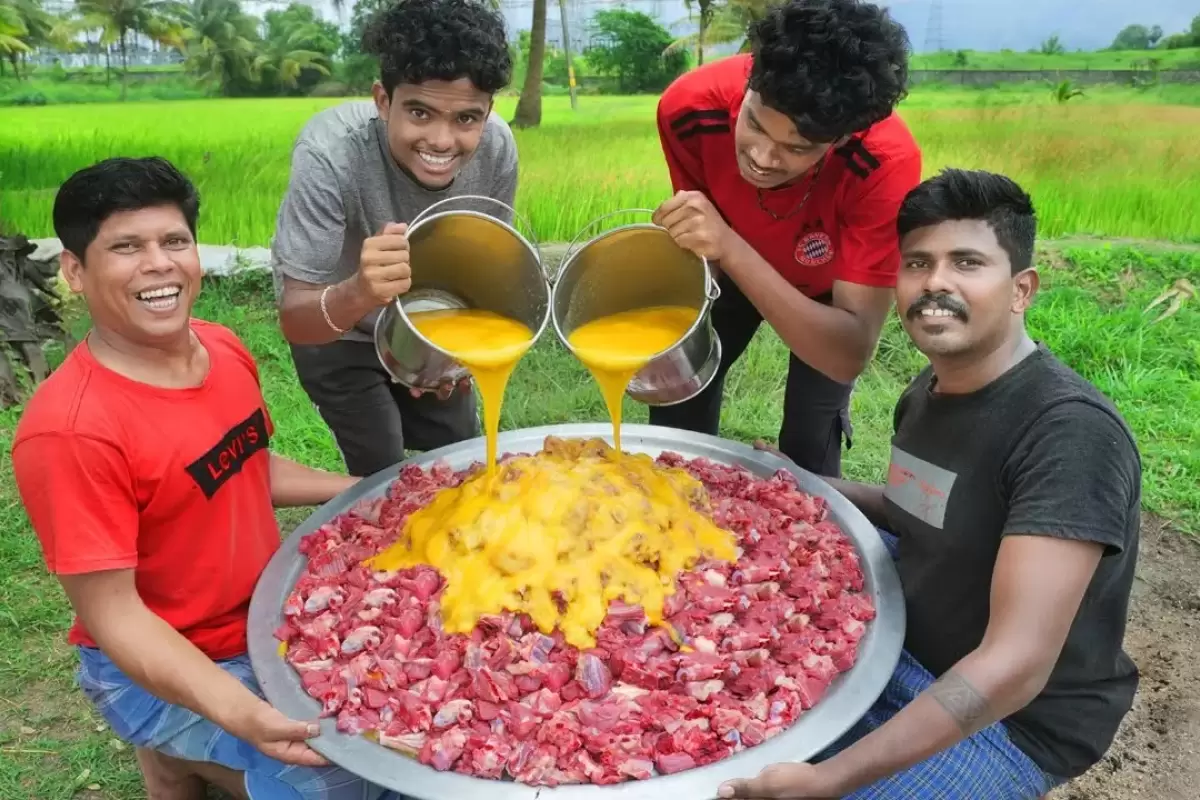 (ویدئو) طبخ خورشت قیمه هندی با 40 کیلوگرم گوشت گوسفند توسط این 4 جوان روستایی