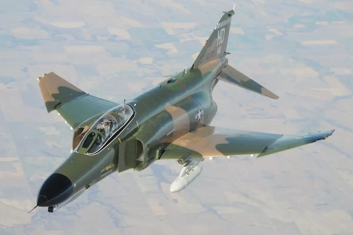 (ویدئو) فرود اولین فانتوم F-۴ در ایران در شهریور ۱۳۴۷