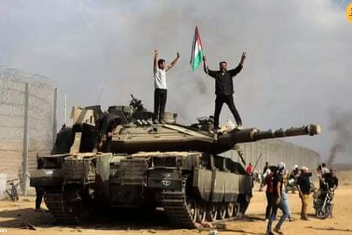 (ویدئو) واژگونی تریلی حامل تانک اسرائیلی