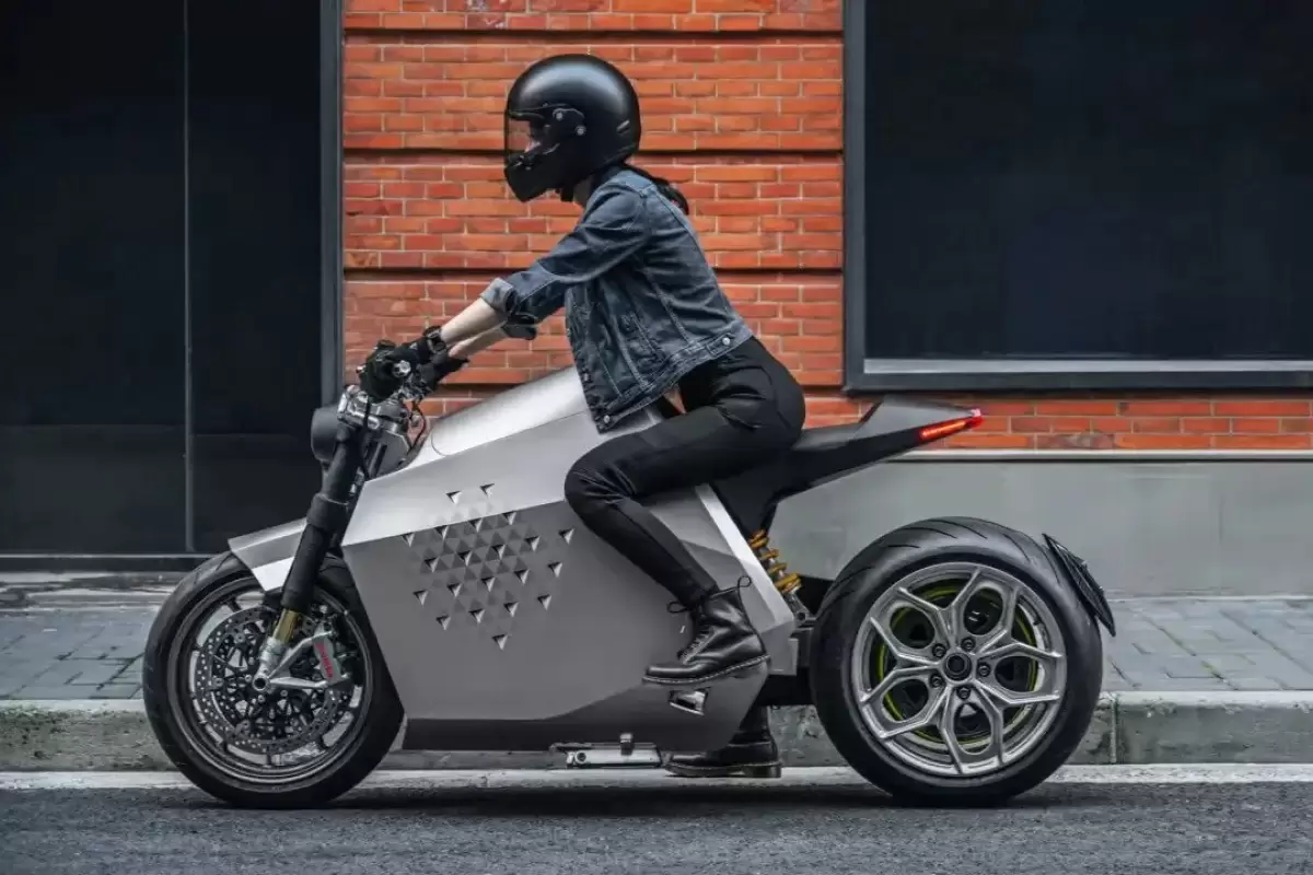 (ویدئو) نسل جدید موتور سیکلت؛ به زودی تمام موتور سیکلت ها این شکلی می شوند
