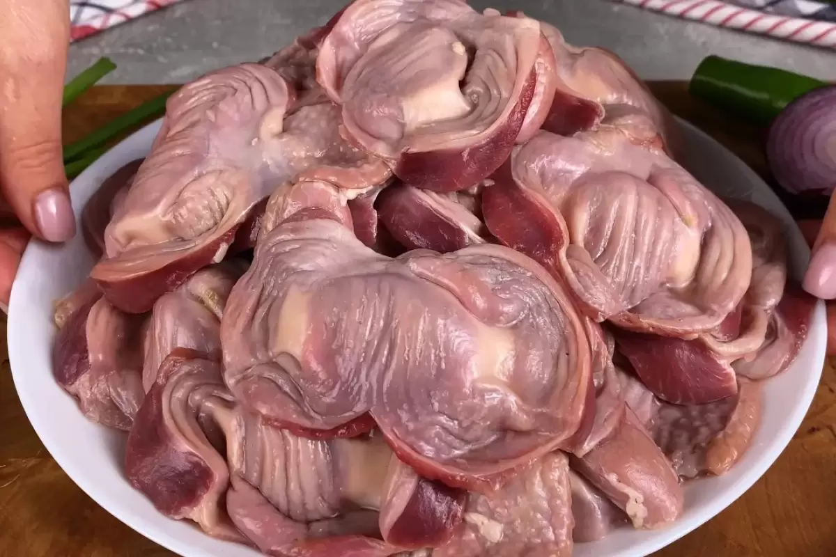 (ویدئو) آلمانی ها با سنگدان مرغ این غذای خوشمزه و شگفت انگیز را طبخ می کنند