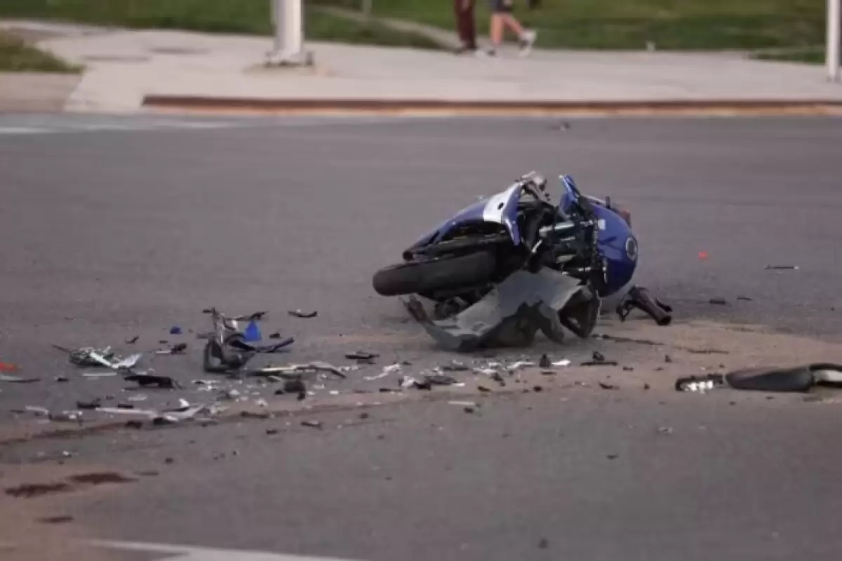 (ویدئو) تصادف مرگبار موتورسوار در پیج خطرناک با خودرو