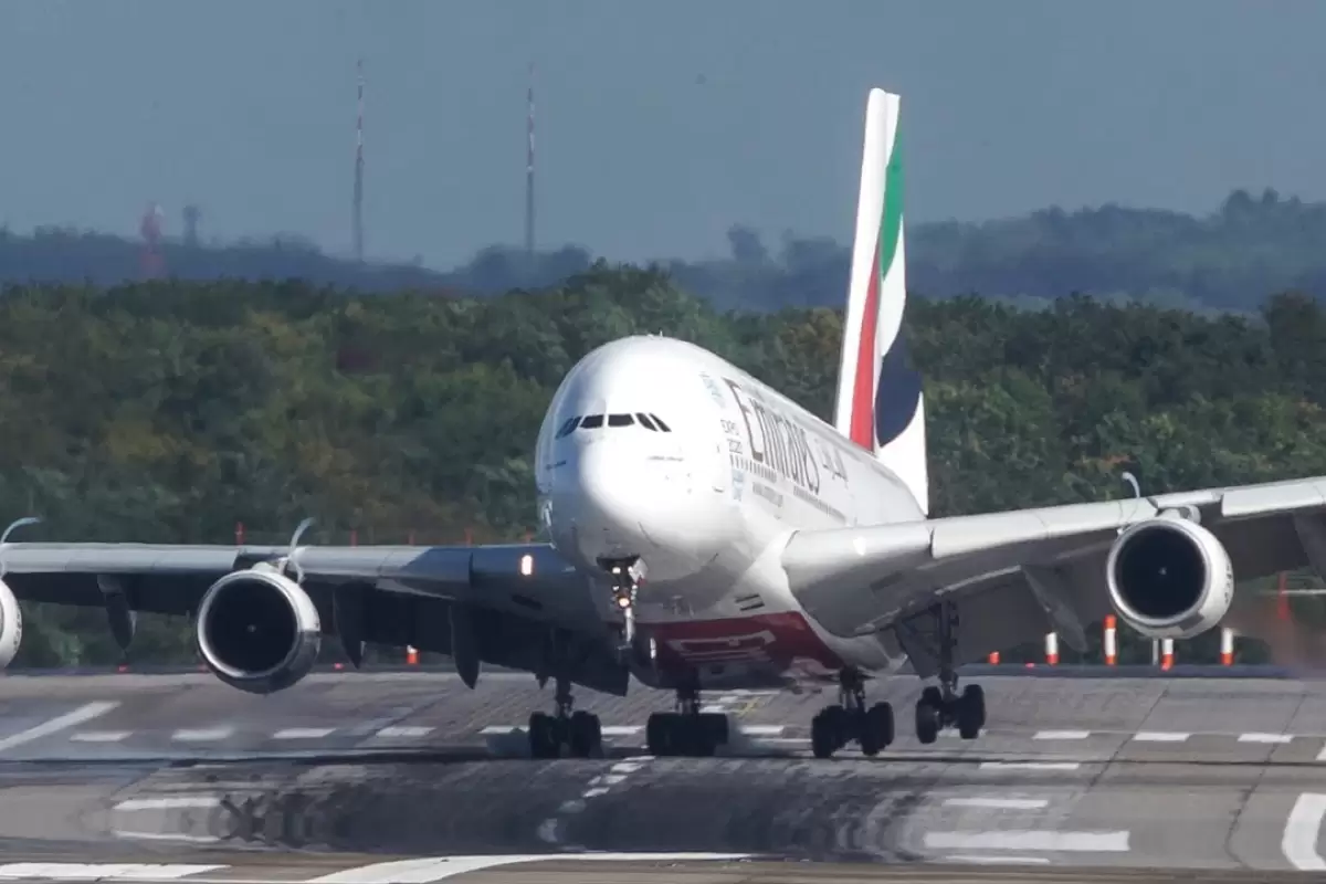 (ویدئو) فرود حماسی ایرباس A380 بزرگترین هواپیمای جهان در شرایط تندباد