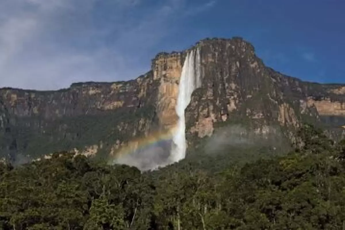 ( عکس) داستان کشف بلندترین آبشار جهان؛ این مرد و همسرش کاشف این آبشار بودند