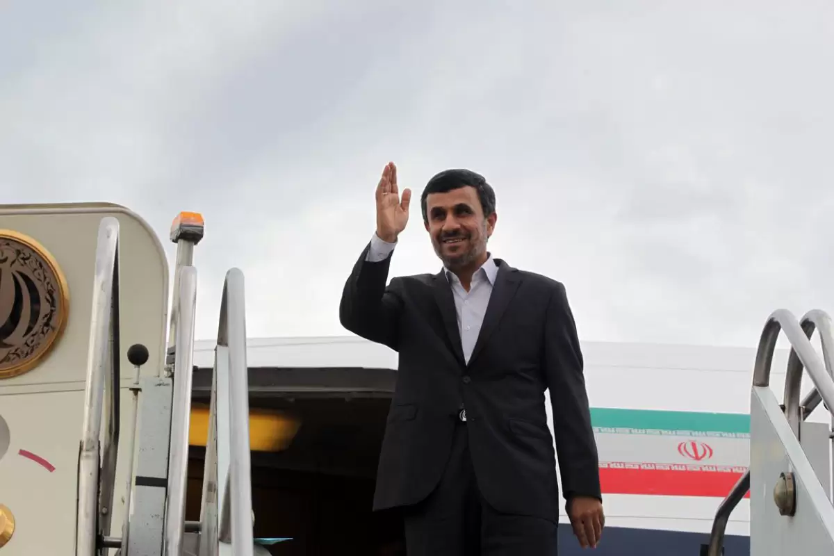 محمود احمدی‌نژاد از کشور خارج شد!