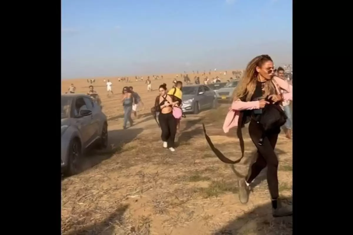 (ویدئو) جاده‌ای مملو از خودرو‌های صد‌ها اسرائیلی کشته شده در صحرای نقب