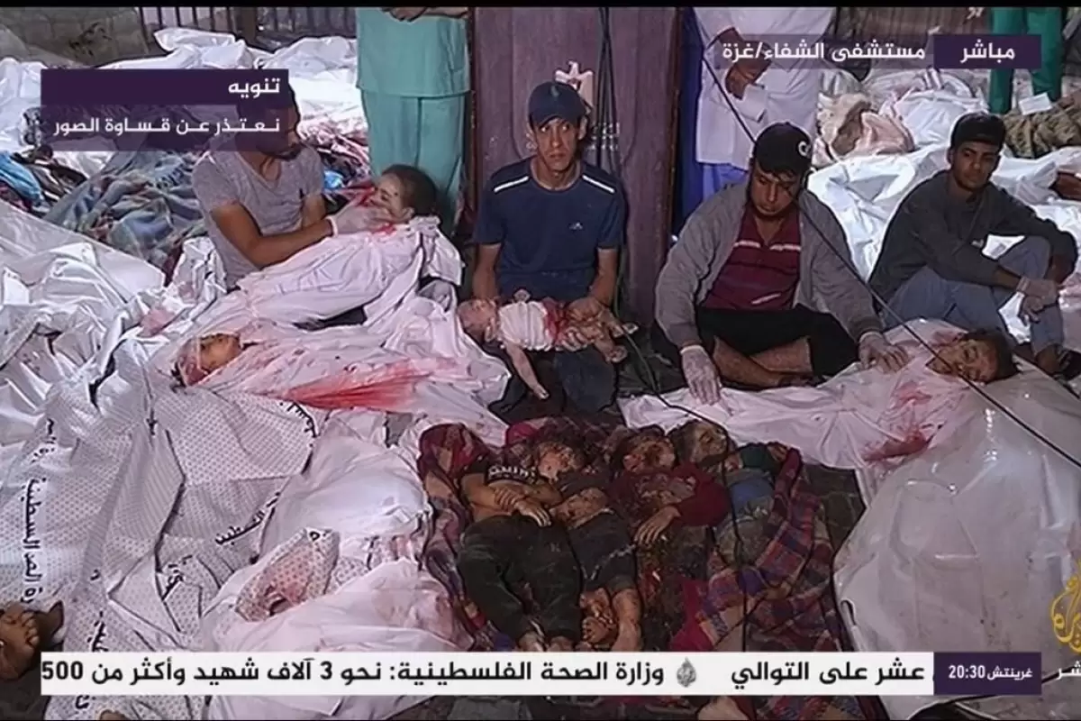 (ویدئو) برای اولین بار در تاریخ؛ نشست خبری در بین پیکرهای شهدای غزه