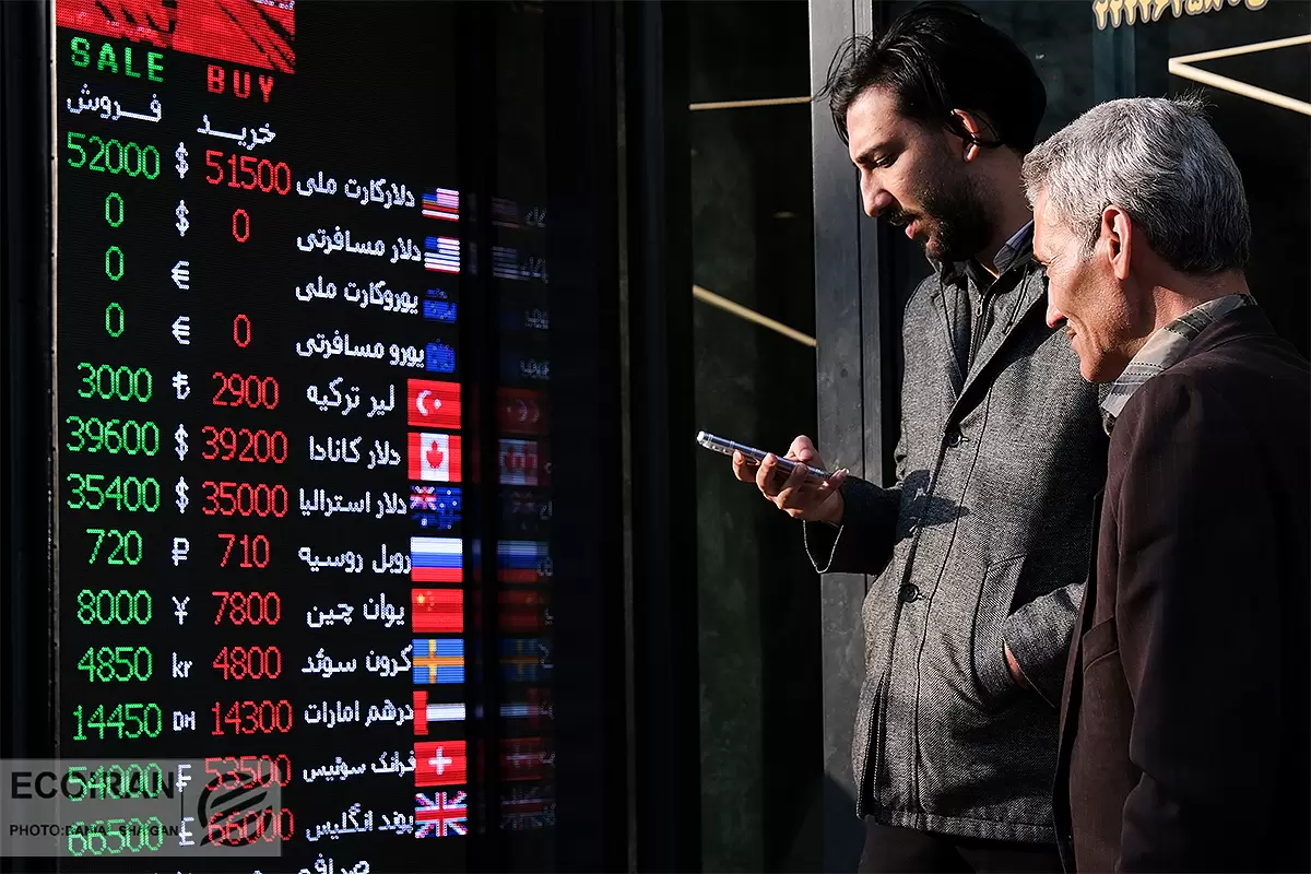 مشکلات صادرکنندگان دامن‌گیر دلار می‌شود؟/ پیش‌بینی قیمت دلار با پذیرش FATF