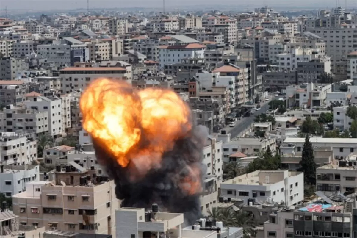 ببینید | انهدام یک خانه در غزه توسط بمب هدایت ماهواره‌ای ارتش اسرائیل