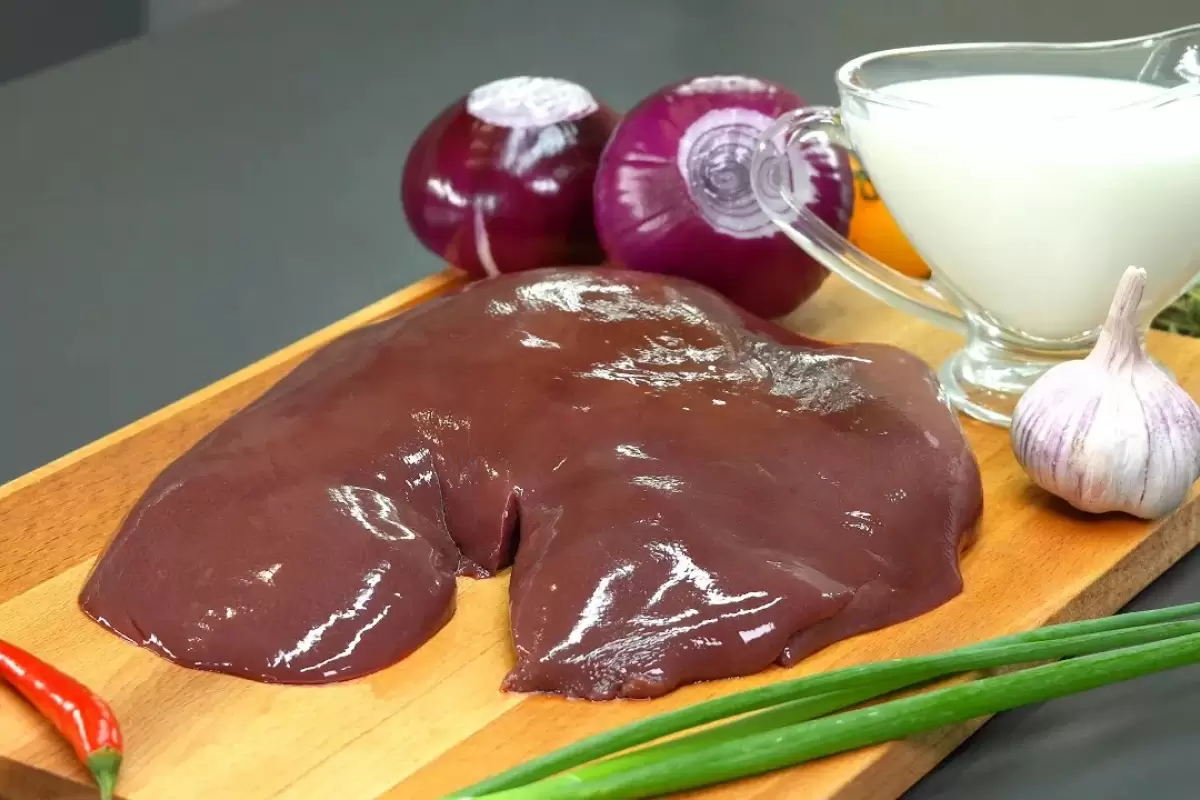 (ویدئو) به روش این آشپز مشهور لهستانی یه غذای خوشمزه با جگر گاو درست کنین!