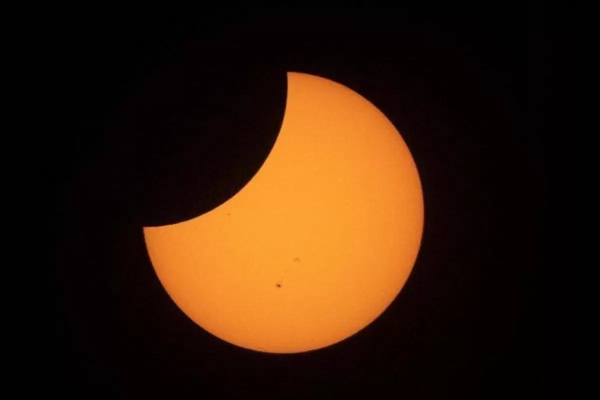 (عکس) ناسا خورشیدگرفتگی در بیابان را شکار کرد