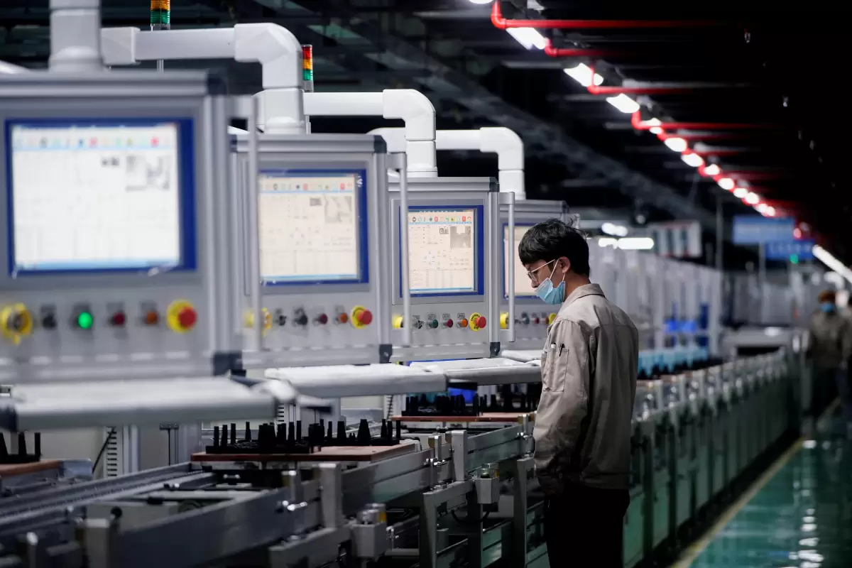 کاهش فعالیت کارخانه‌های چین؛ بازیابی اقتصادی در خطر است