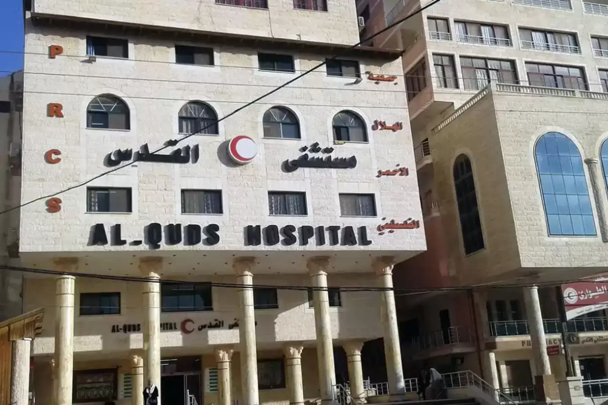 (ویدیو) رژیم صهیونیستی اطراف بیمارستان قدس غزه را بمباران کرد