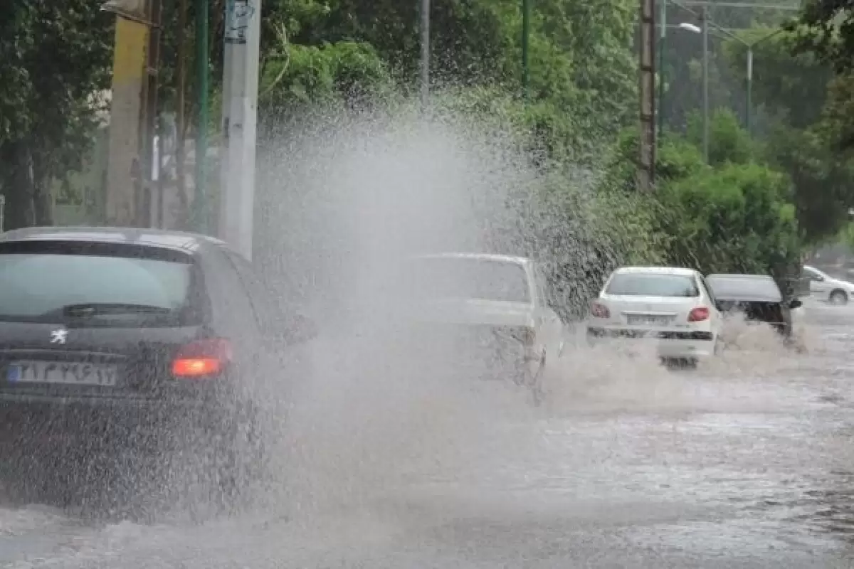 ببینید | جاری شدن سیل در خیابان‌های بندرعباس بعد از بارندگی صبح امروز