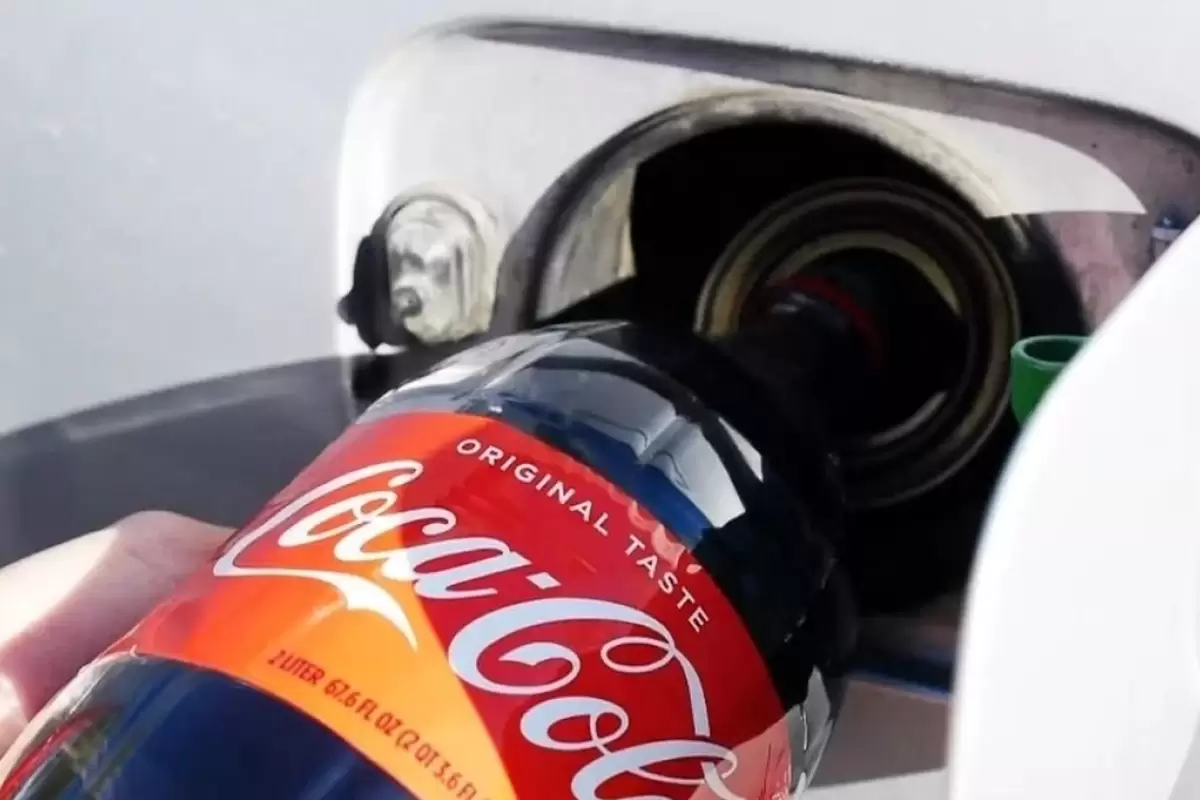 (ویدئو) اگر داخل باک خودرو نوشابه کوکاکولا بریزیم، چه اتفاقی رخ می‌دهد؟