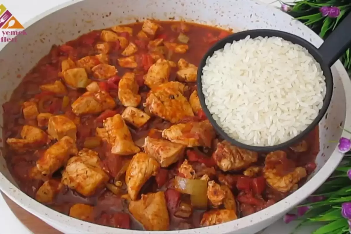 (ویدئو) مرغ و برنج را به روش این آشپز ترکیه ای بپزید و نتیجه شگفت انگیز و خوشمزه آن را ببینید