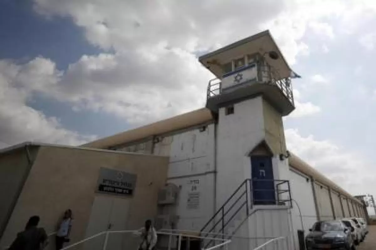 بازداشت ۵ زندانبان زن اسرائیلی به دلیل برقراری رابطه با یک اسیر فلسطینی