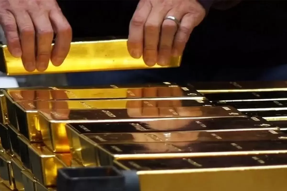 (ویدئو) فناوری ذوب طلای خالص؛ فرآیند هیجان انگیز تولید سکه و شمش طلا