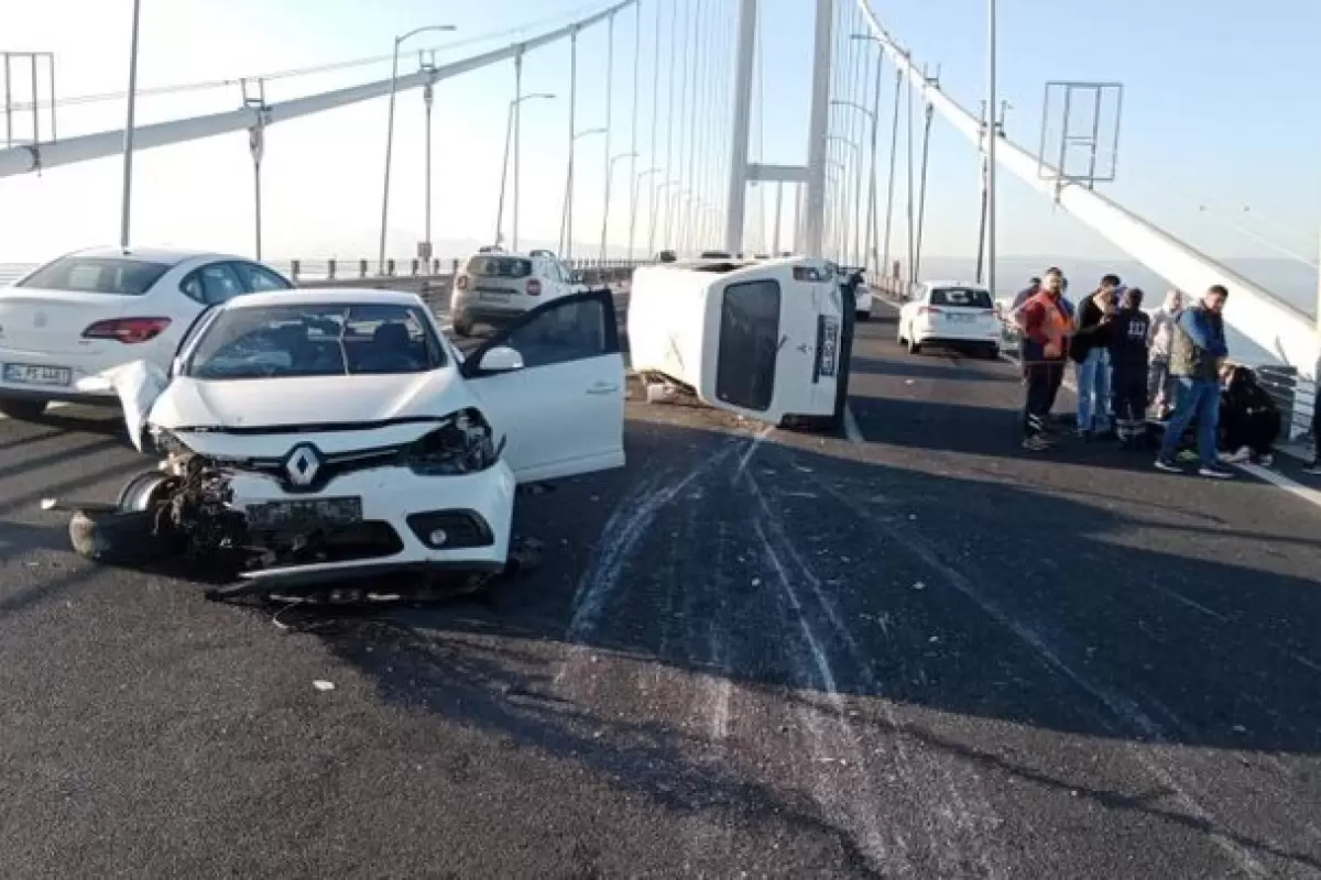 ببینید | لحظه هولناک تصادف زنجیره‌ای روی پل عثمانگازی