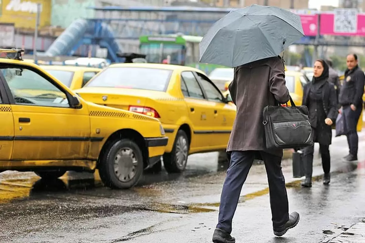 حاتم بخشی شهرداری تهران به رانندگان از جیب مردم؛ روزهای بارانی باید کرایه تاکسی‌ بیشتری بپردازید