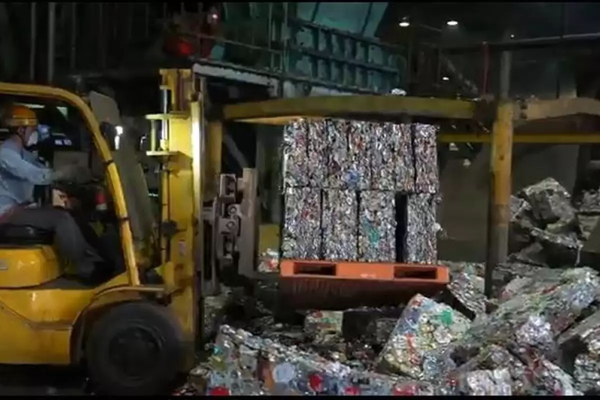 ( ویدیو) بازیافت حیرت انگیز قوطی های آلومینیومی نوشابه توسط ژاپنی ها