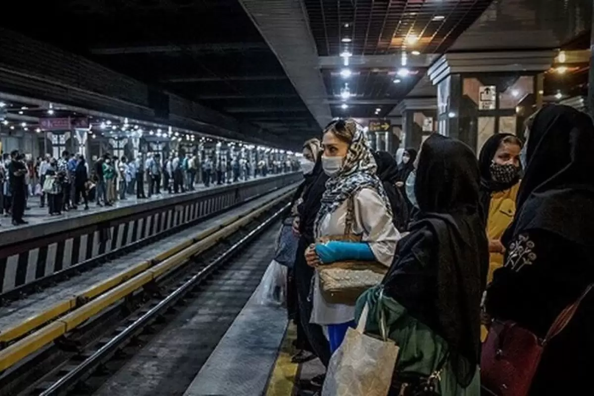 ببینید | روایت خبرگزاری دولت از ماجرای بیهوش شدن دختر دانش‌آموز در متروی تهران