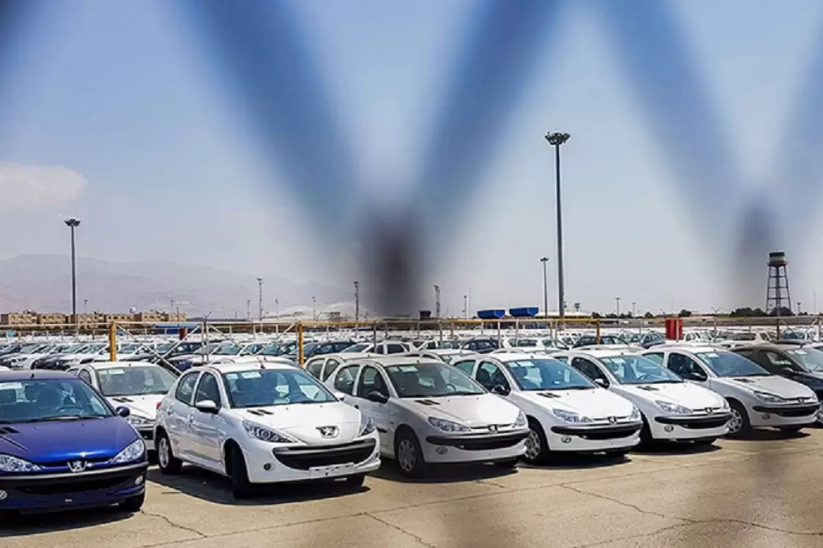 اختلاف تازه در دولت رئیسی درباره قیمت‌گذاری خودرو