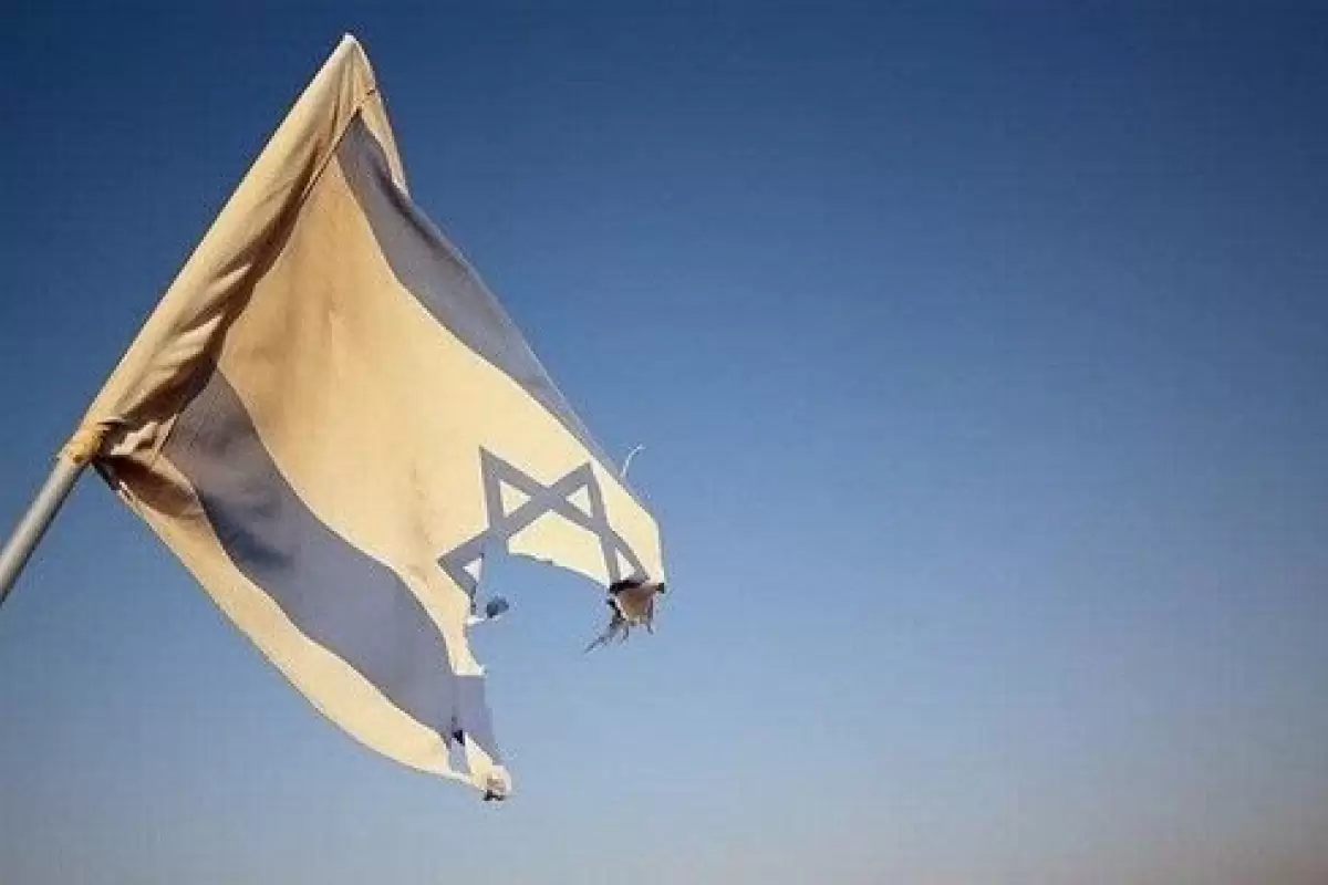 ببینید | سرنگون کردن پرچم اسرائیل توسط یک کلاغ؛ این ویدیو اسرائیلی‌ها را به وحشت انداخته است