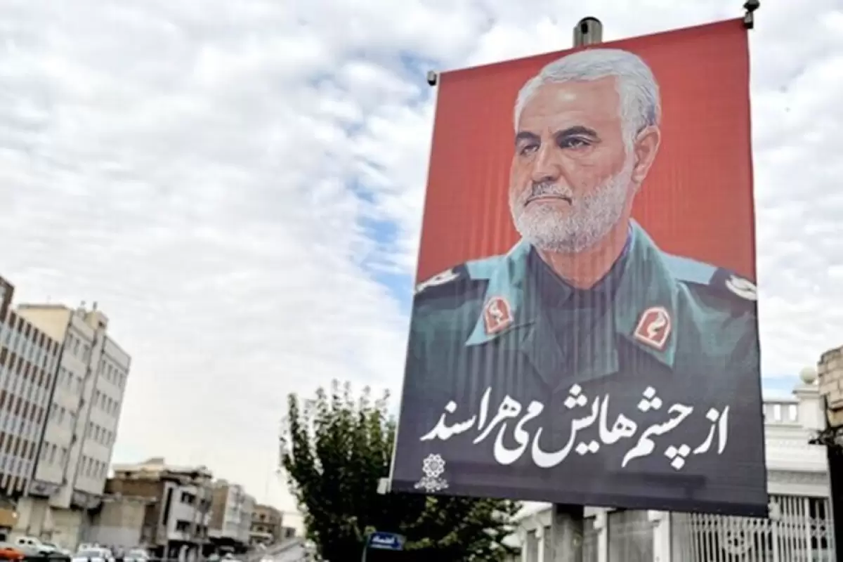 (عکس) نصب تصاویر سردار سلیمانی در معابر شهری تهران