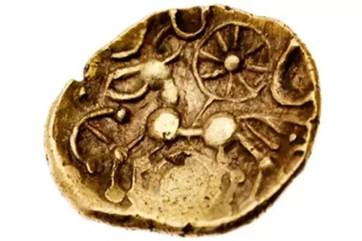 کشف سکه طلای کمیاب با فلزیاب