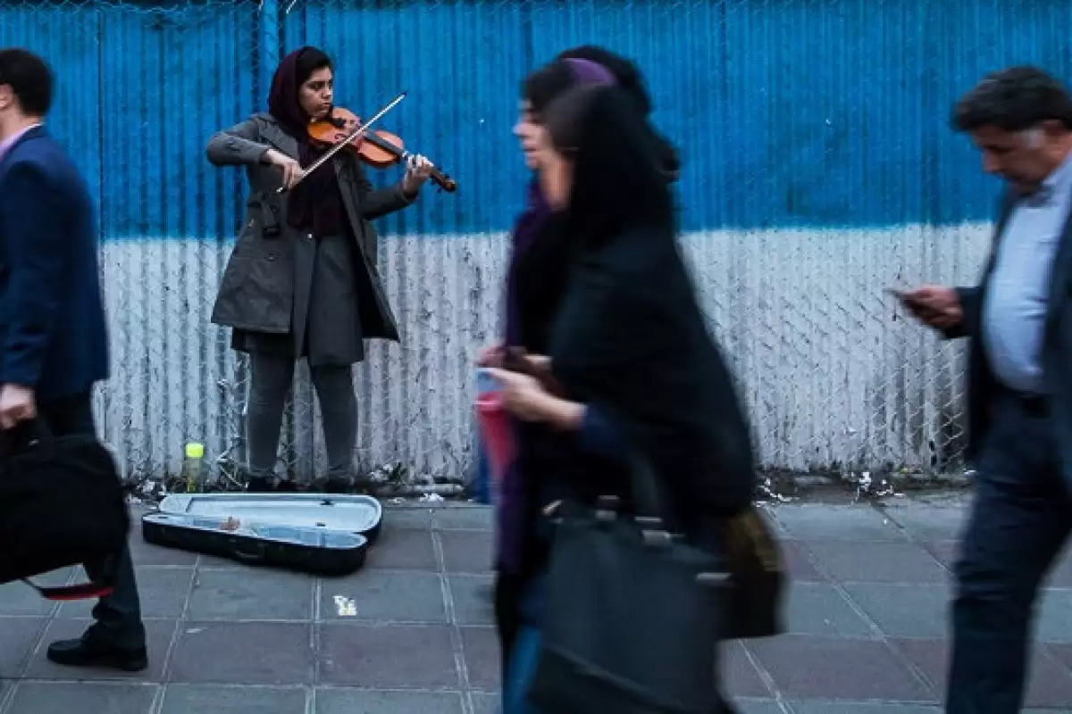 درخواست عجیب برای برخورد با نوازندگان خیابانی؛ تکدی‌گری می‌‌کنند جلویشان گرفته شود!