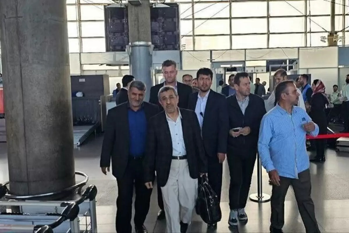 عکس یادگاری احمدی نژاد با چند زن پیش از سفر به  گواتمالا