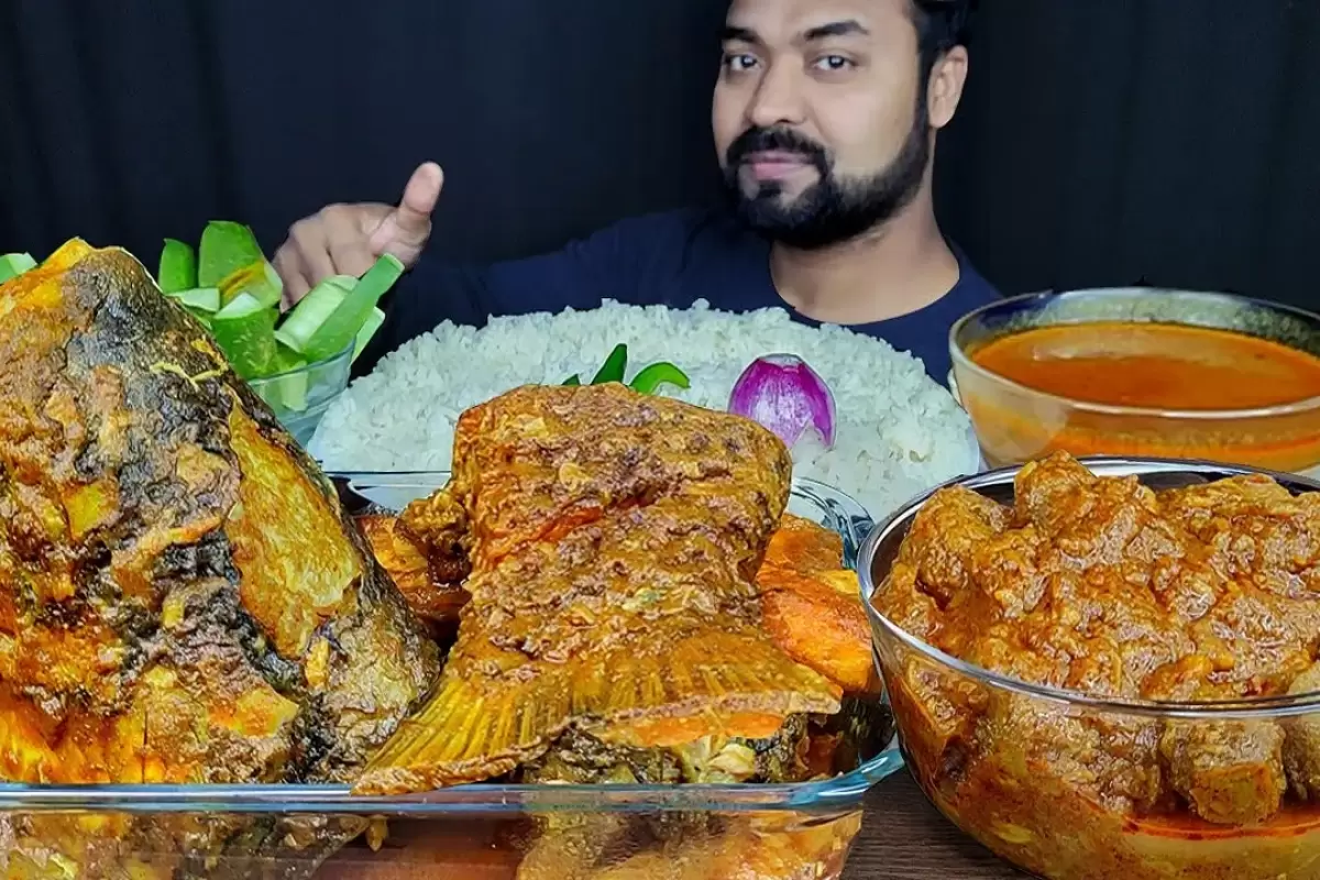 (ویدئو) غذا خوردن با صدا؛ خوردن 2.5 کیلوگرم چلو ماهی به سبک چهره مشهور بنگلادشی