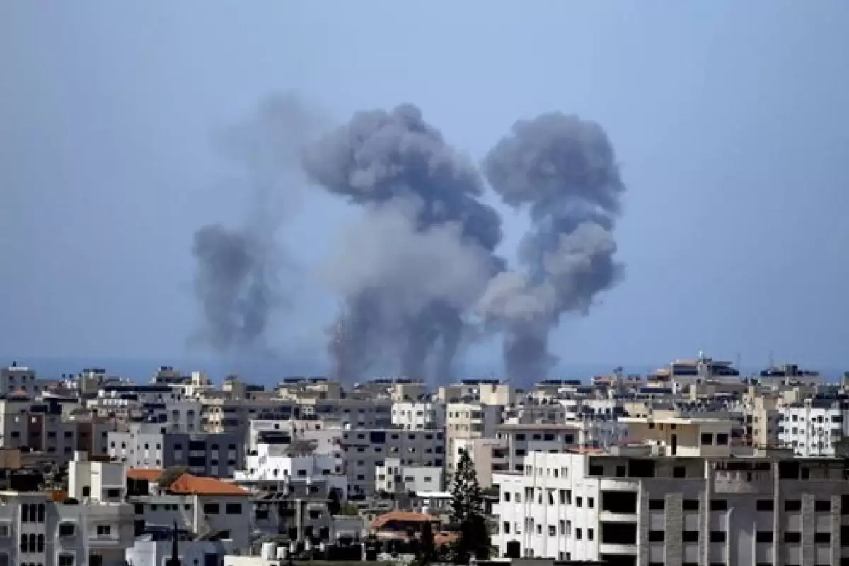 ببینید | ویدئویی از لحظه وحشتناک فرو ریختن چند ساختمان در غزه پس از حمله اسرائیل