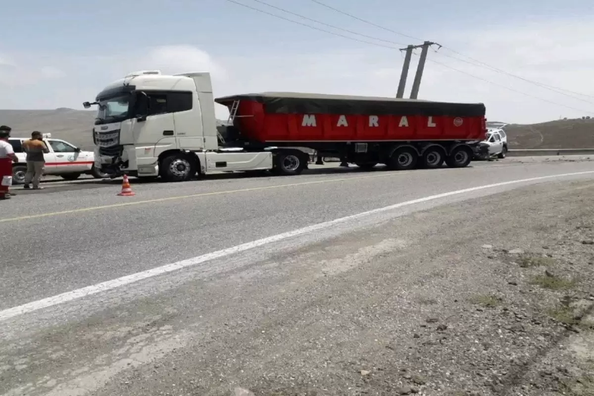 ۶ کشته و زخمی در تصادف ۳ تریلر در جاده ریگان ایرانشهر