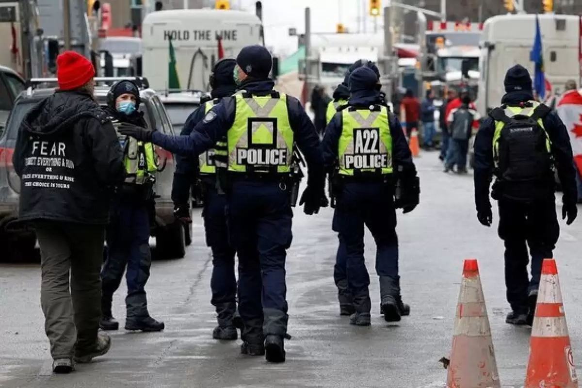 ببینید | برخورد وحشیانه پلیس و دستگیری حامیان فلسطین در اتاوا کانادا