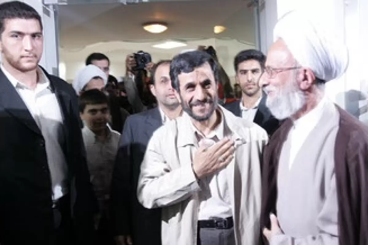 سند کیهان برای اثبات موافقت مصباح با انتخابات؛ او در رفراندوم 58 شرکت کرده، عکس آن هم موجود است!